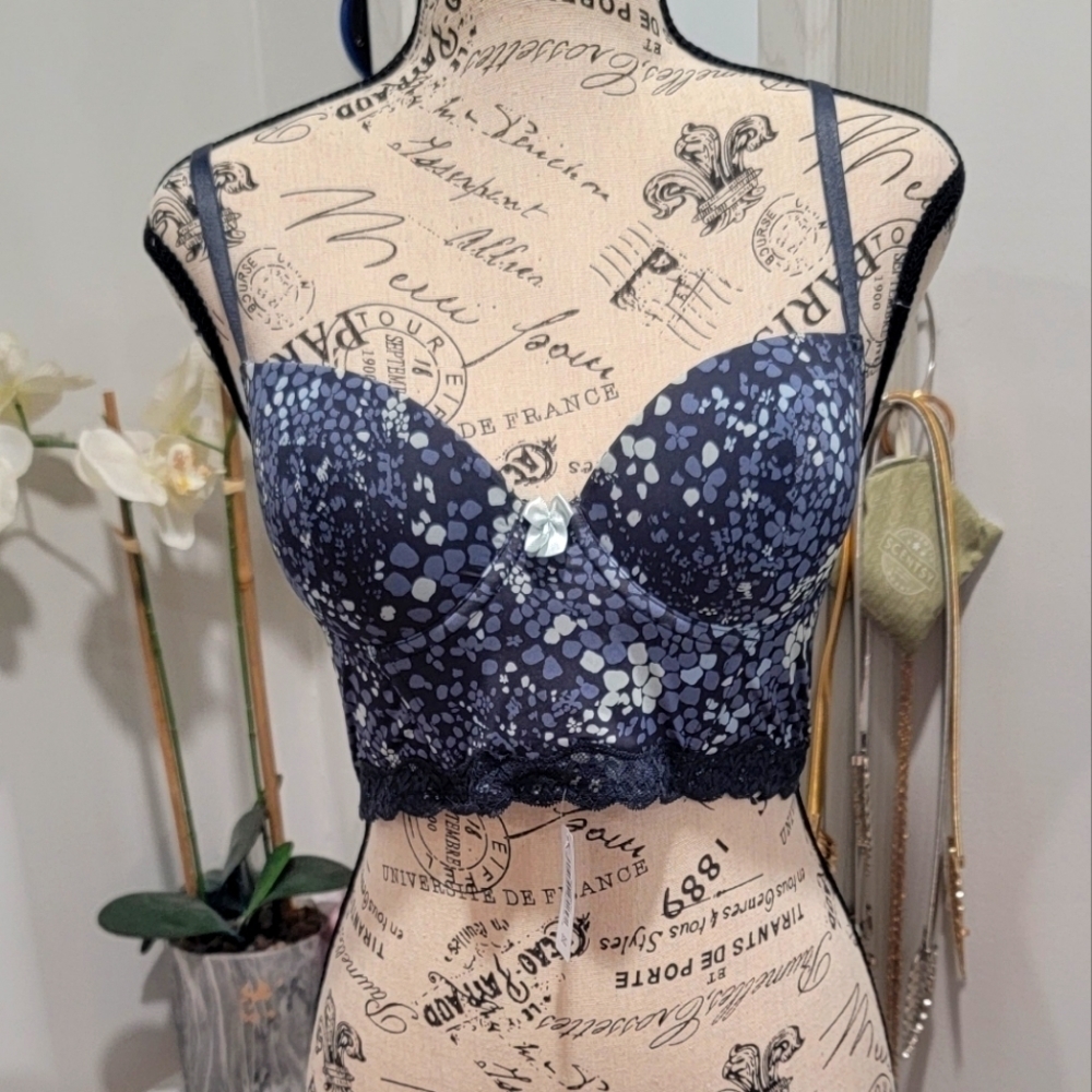 Adore Me Bra 32C "NWT"  J17